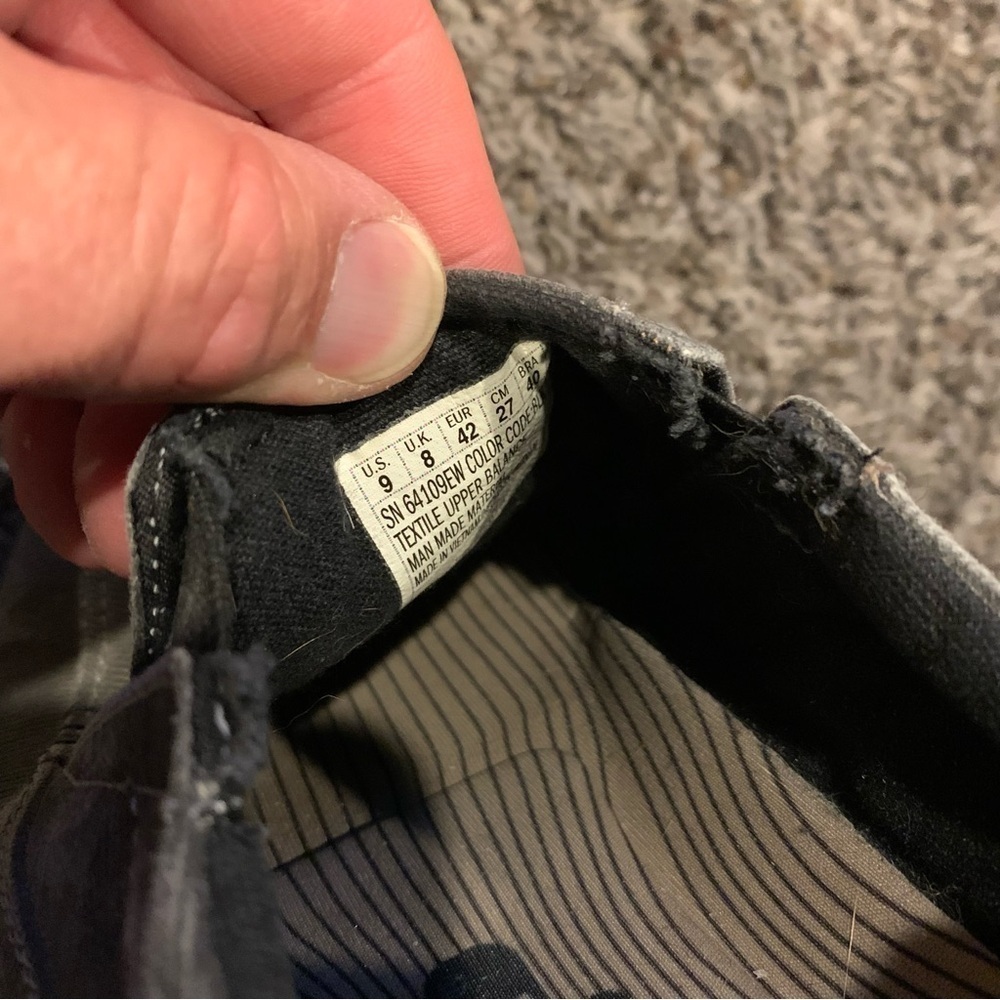 Men’s Sketchers Slip on Shoes - Picture 3 of 5